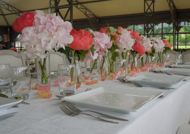 Tables fleuries pour un mariage dans l'Orangerie du Château d'Argeronne
