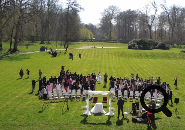 Cérémonie de mariage sur les pelouses du Parc d'Argeronne